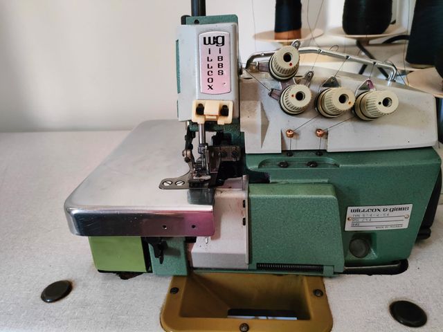 Willcox & Gibbs. Máquina de Coser Remalladora.