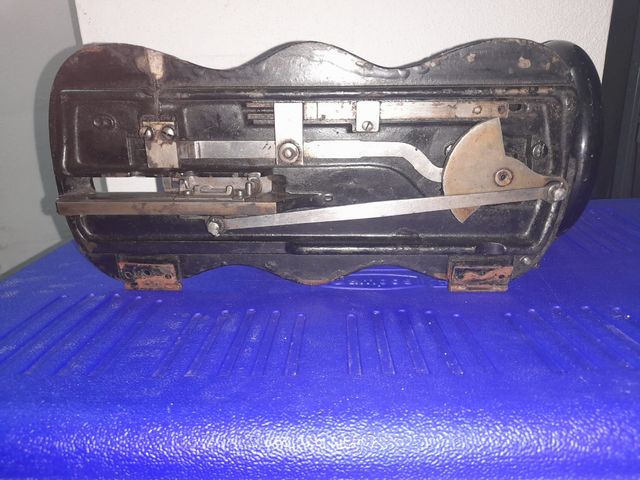 Máquina de coser Singer muy antigua