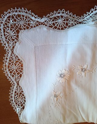 Sabana suelta antigua toda a mano Nº104