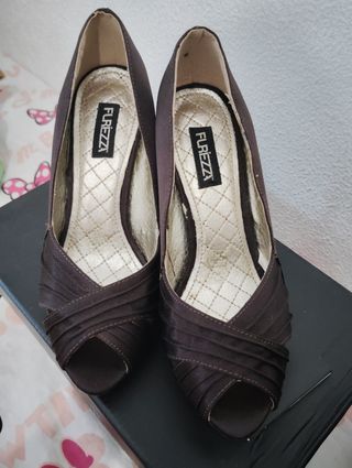 Zapatos de fiesta marrones de Furiezza