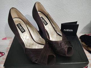 Zapatos de fiesta marrones de Furiezza