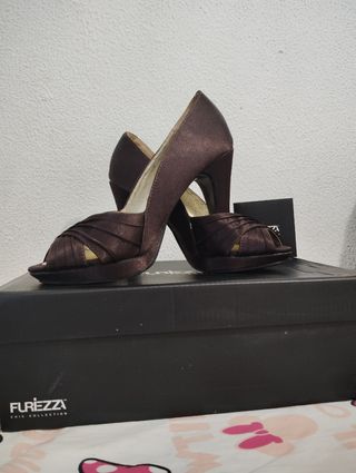 Zapatos de fiesta marrones de Furiezza