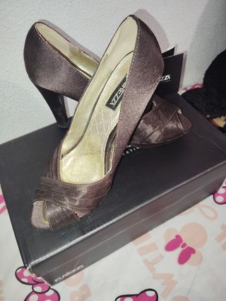 Zapatos de fiesta marrones de Furiezza