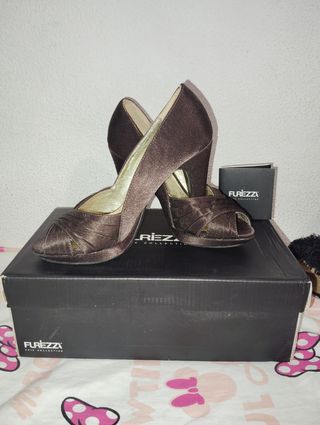 Zapatos de fiesta marrones de Furiezza
