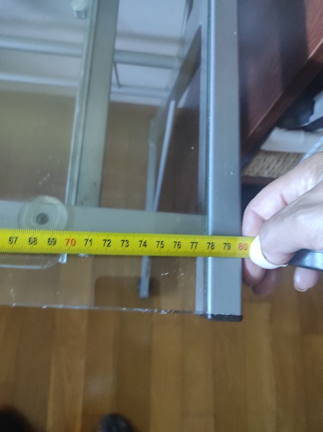 Mesa escritorio cristal con porta teclado.