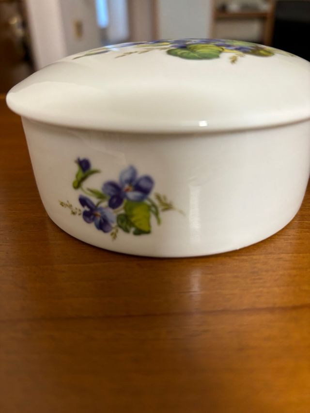 Scatola in porcellana