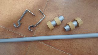Barra cortina extensible con soportes y terminales
