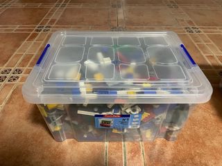 Caja con piezas de Lego 1