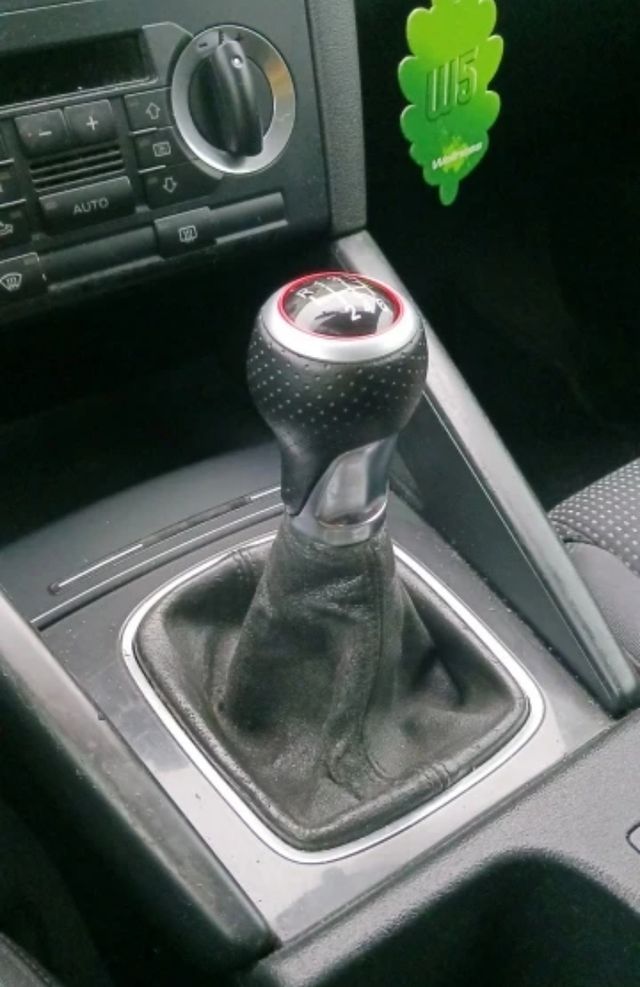 AUDI VOLKSWAGUEN SEAT GEAR SHIFTER - Detalhe Vermelho