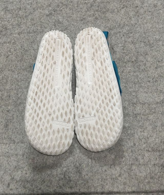 Escarpines/cangrejeras piscina y zapatillas bebe