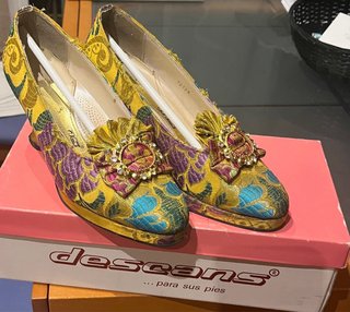 Traje de fallera: corpiño + falda + zapatos