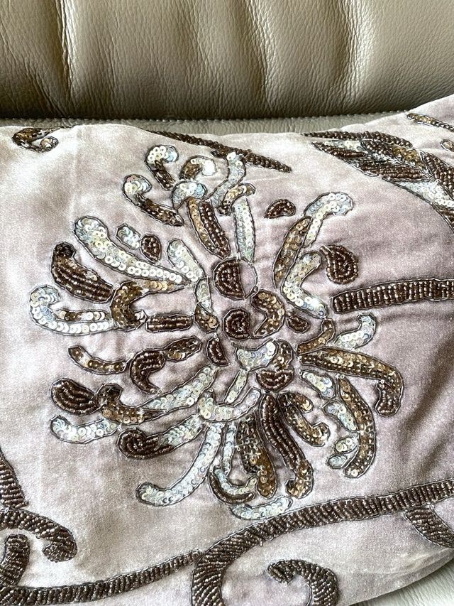 Funda cojín pailletes Zara Home