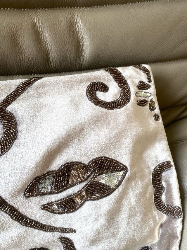 Funda cojín pailletes Zara Home