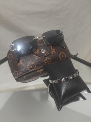 Set de Gafas y pulseras Cartier