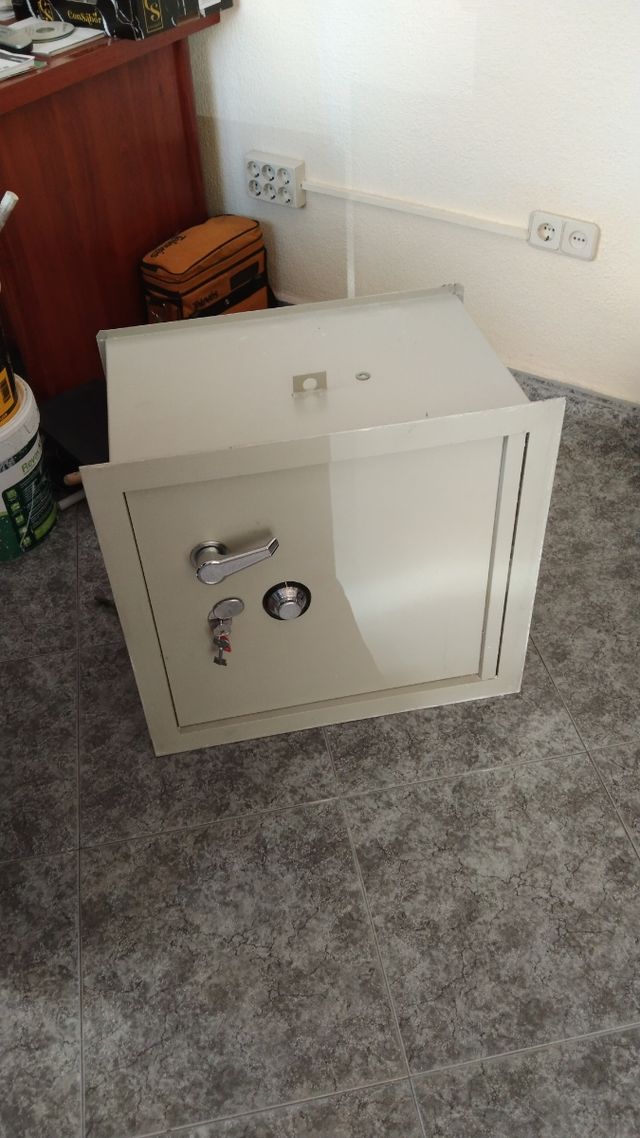 CAJA FUERTE EMPOTRABLE REFORZADA