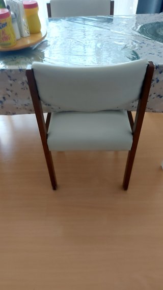 4 Sillas comedor de madera