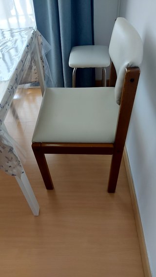 4 Sillas comedor de madera
