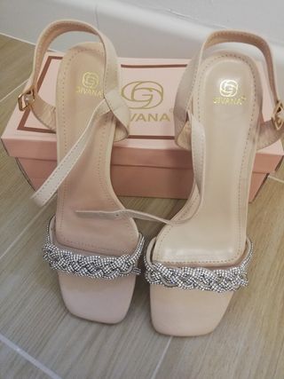 Tacones nude