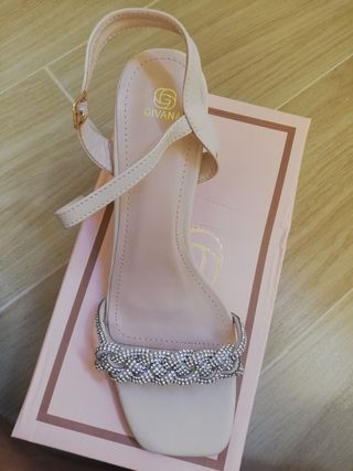 Tacones nude