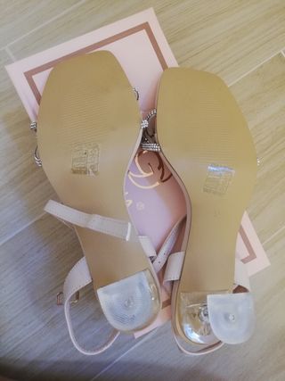 Tacones nude