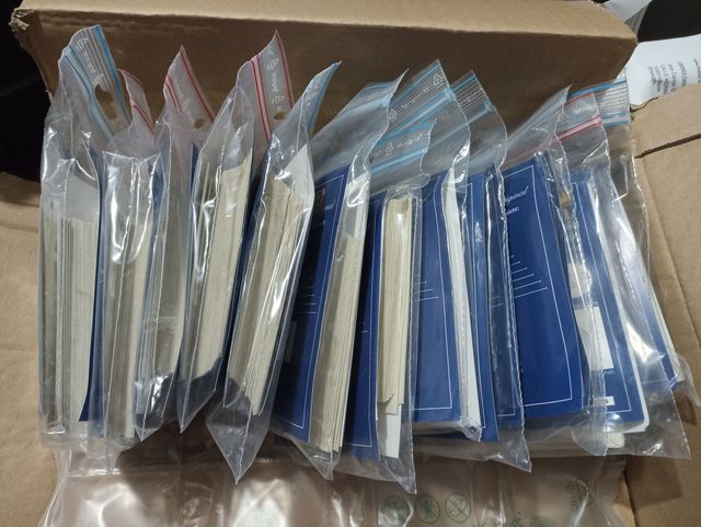 12 confezioni di portamonete