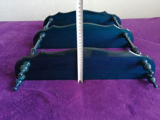 ESTANTERÍA AZUL PARED