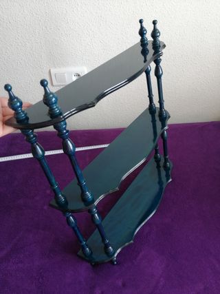 ESTANTERÍA AZUL PARED