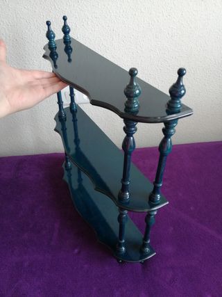 ESTANTERÍA AZUL PARED