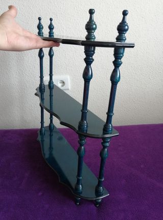 ESTANTERÍA AZUL PARED