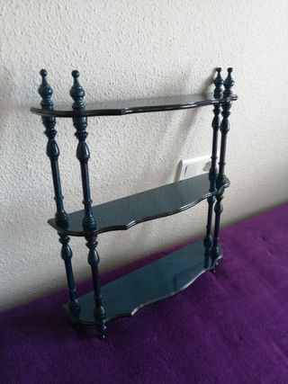 ESTANTERÍA AZUL PARED