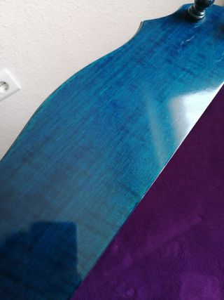 ESTANTERÍA AZUL PARED