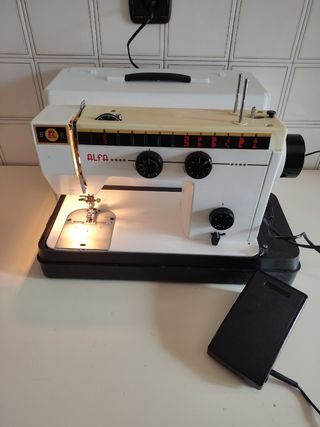 Maquina de coser Alpha