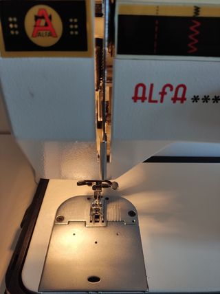 Maquina de coser Alpha