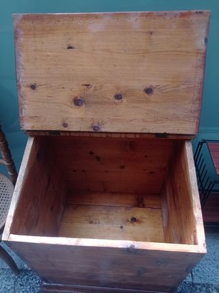 Liquidación Baúl antiguo madera de pino siglo XIX