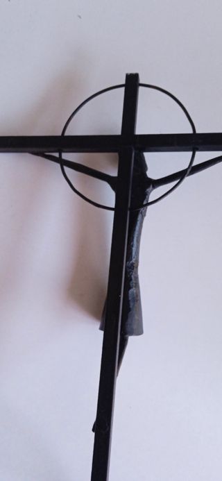 Escultura Jesucristo crucificado en hierro forjado