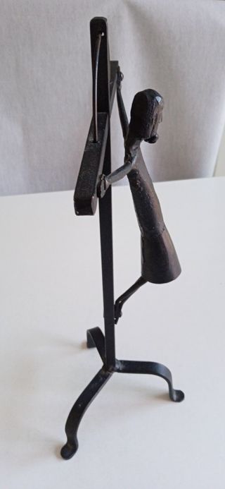 Escultura Jesucristo crucificado en hierro forjado