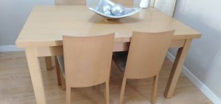 Mesa de salón extensible con 4 sillas