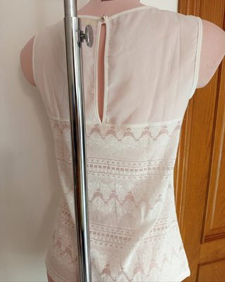 ELEGANTE BLUSA BLANCA DETALLE PEDRERIA VERANO