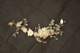 Vestido de novia y tocado de novia