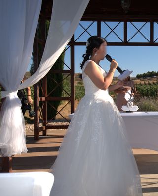 Vestido de novia y tocado de novia