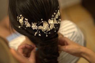 Vestido de novia y tocado de novia