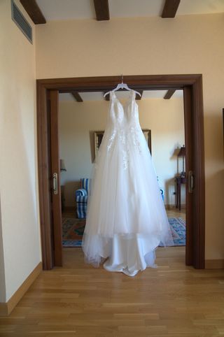 Vestido de novia y tocado de novia