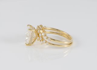 Conjunto de anillo de compromiso y alianza de boda