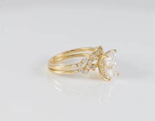 Conjunto de anillo de compromiso y alianza de boda