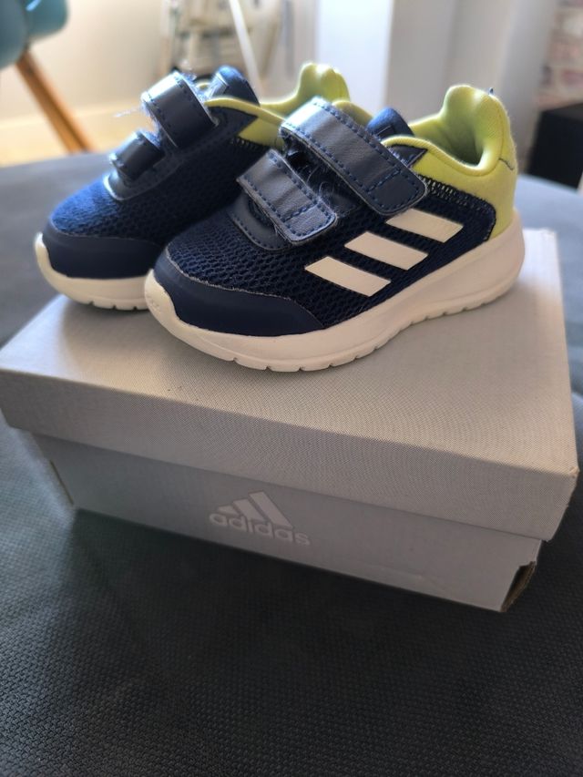 Zapatilas bebe Adidas talla 19