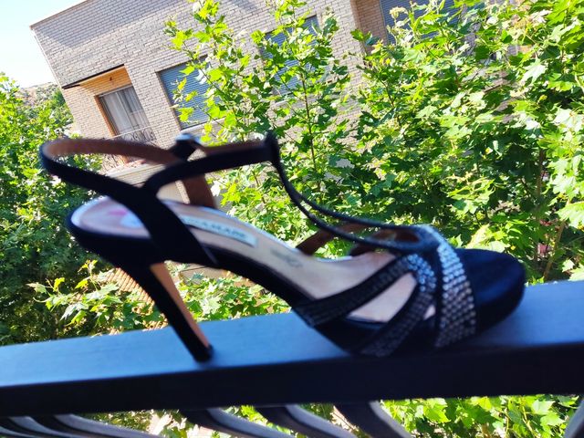 Sandalias de tacón en negro.