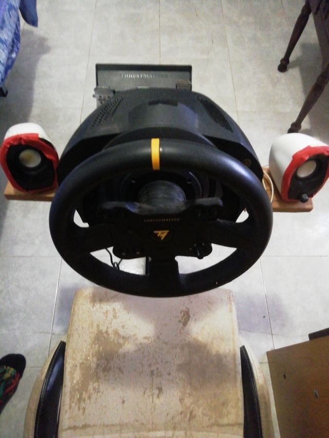 Thrusmaster y asiento playseat 