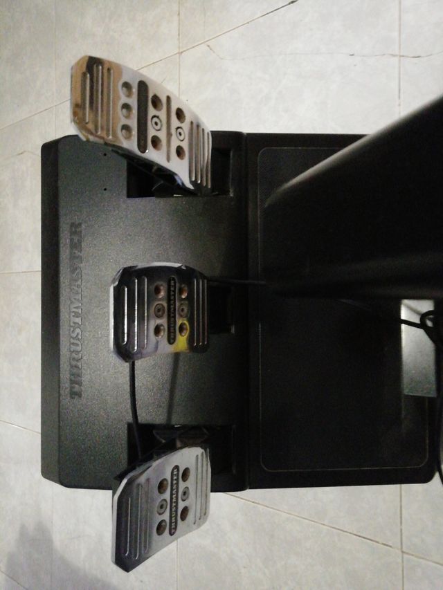 Thrusmaster y asiento playseat 