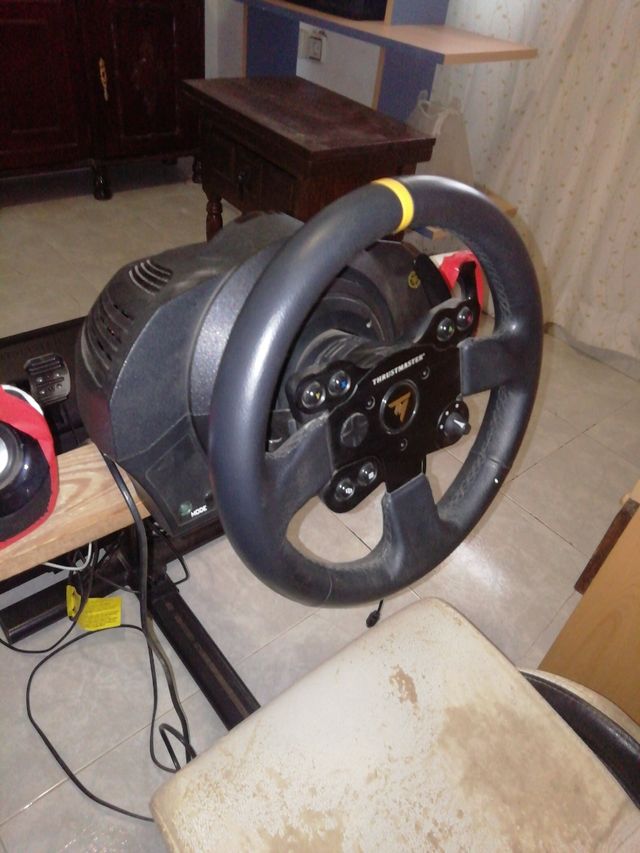 Thrusmaster y asiento playseat 