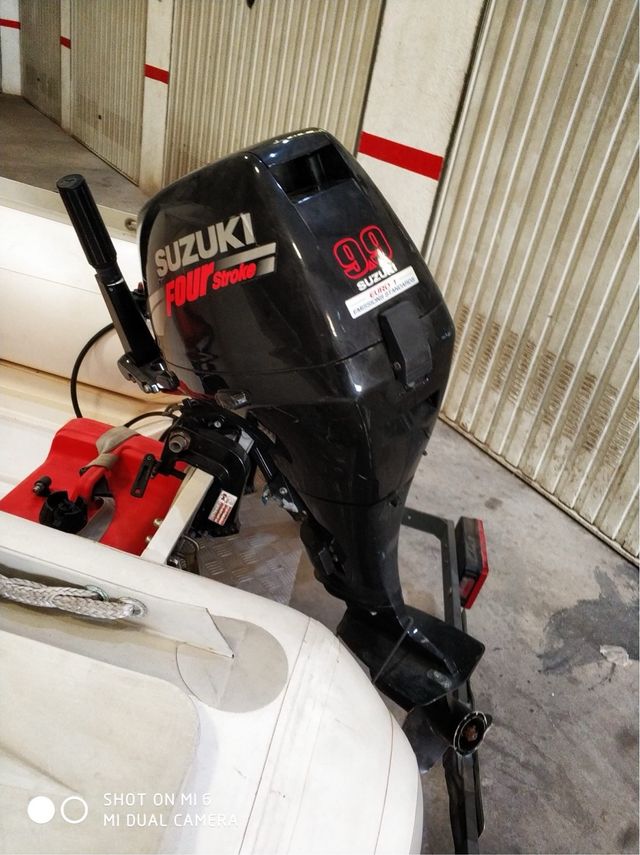 Barca neumatica semirrijida